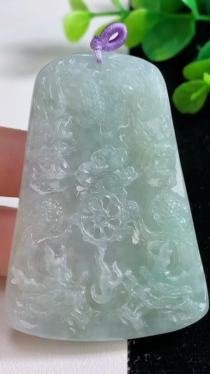 天然A货翡翠九龙至尊 龙牌吊坠，尺寸63./-45.2-10，重量:49.00g
9月5日