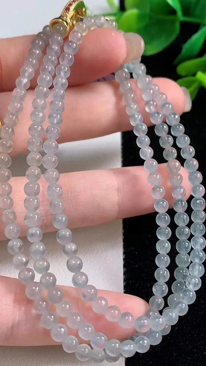 天然A货翡翠种白冰小米珠项链，尺寸3.5-165颗，重量:18.25g9月5日
工厂直销收藏佳品,种