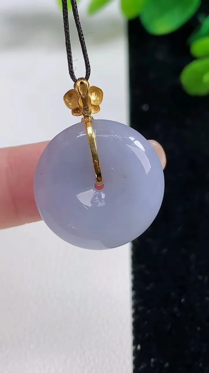 天然A货翡翠18k金紫罗兰平安扣吊坠，尺寸20.6-5.5，重量:5.40g
9月5日