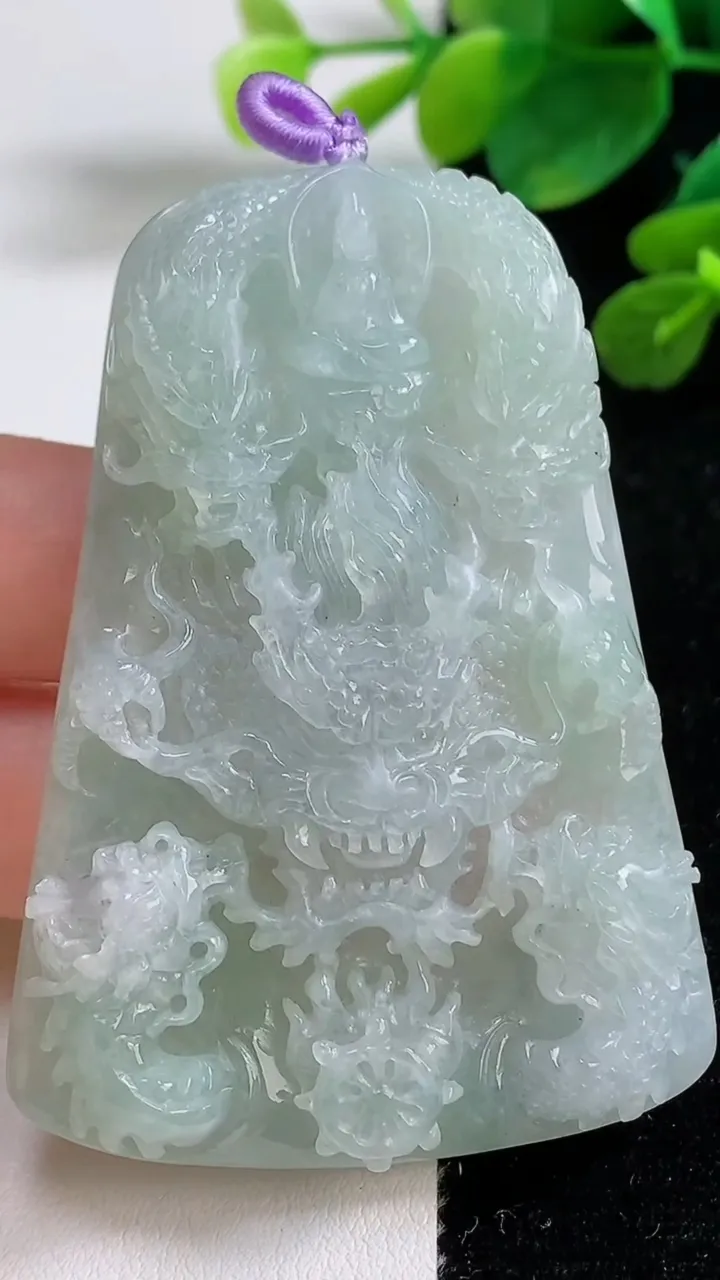 天然A货翡翠九龙至尊 龙牌吊坠，尺寸63./-45.2-10，重量:49.00g
9月5日