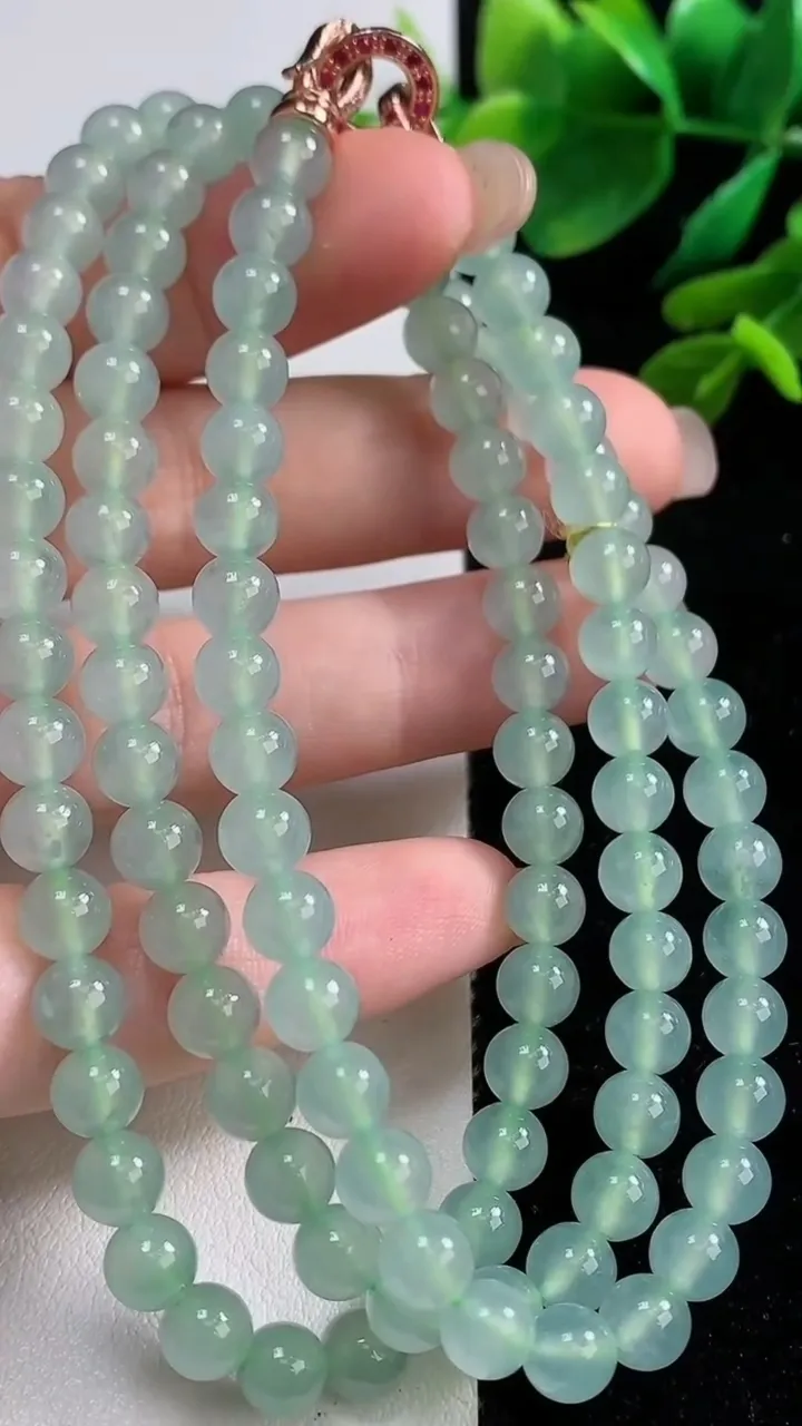 天然A货翡翠圆珠项链，尺寸5.8-108颗，重量:40.89g
9月5日