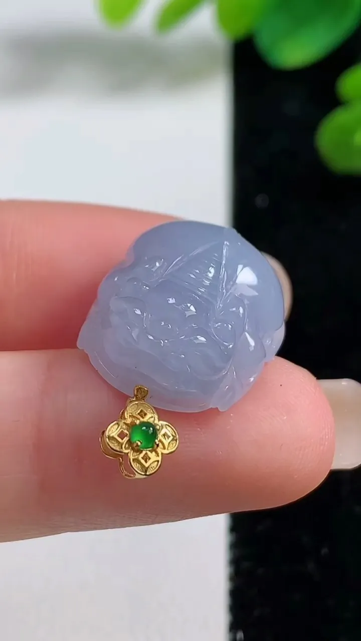天然A货翡翠18k金紫罗兰貔貅吊坠，尺寸18.8-15.6-8.4，重量:5.01g
9月5日