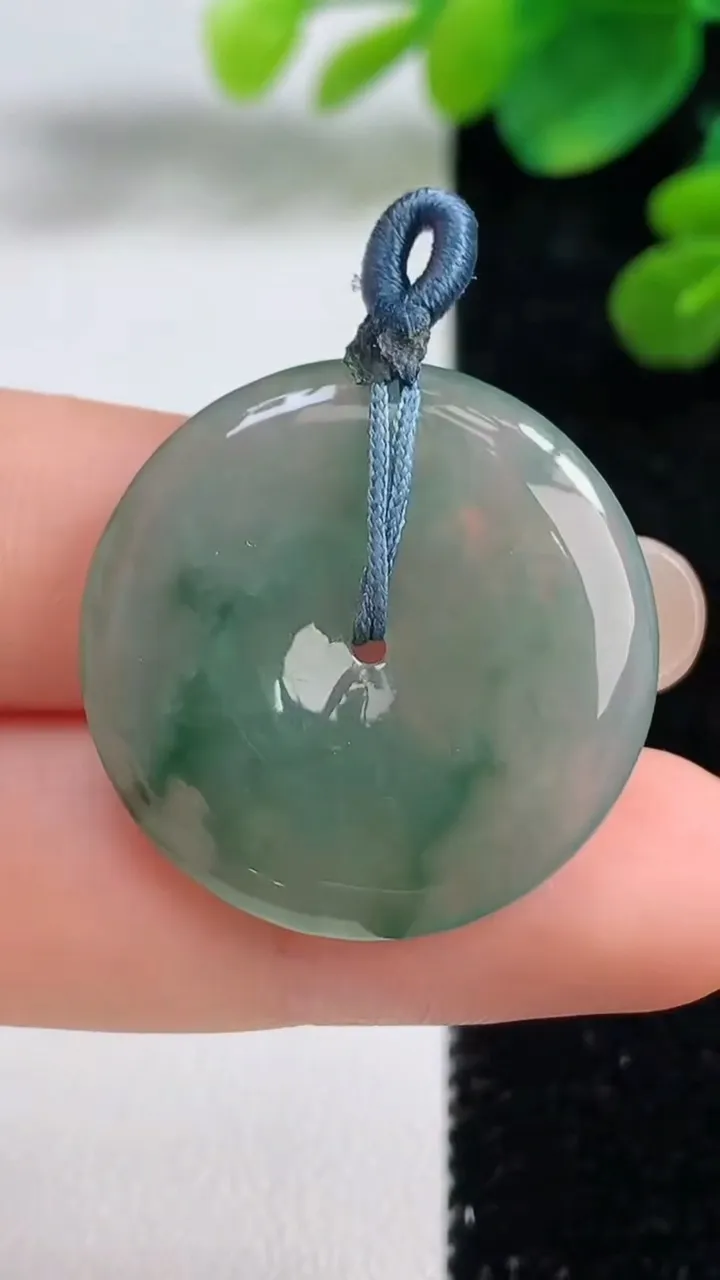 天然A货翡翠冰种飘花平安扣吊坠，尺寸27.3-4，重量:7.07g
9月5日