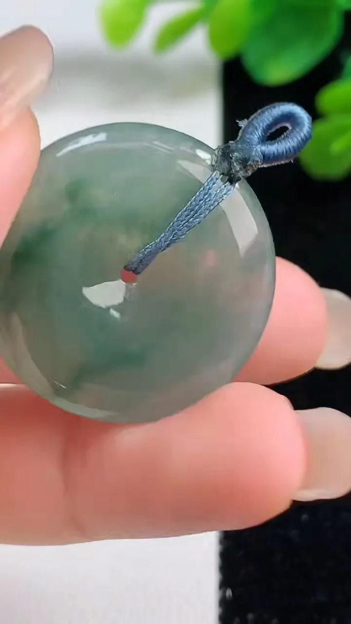 天然A货翡翠冰种飘花平安扣吊坠，尺寸27.3-4，重量:7.07g
9月5日