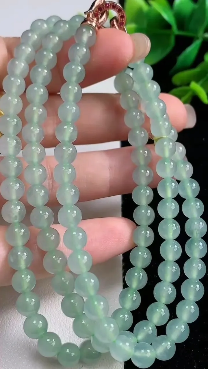 天然A货翡翠圆珠项链，尺寸5.8-108颗，重量:40.89g
9月5日