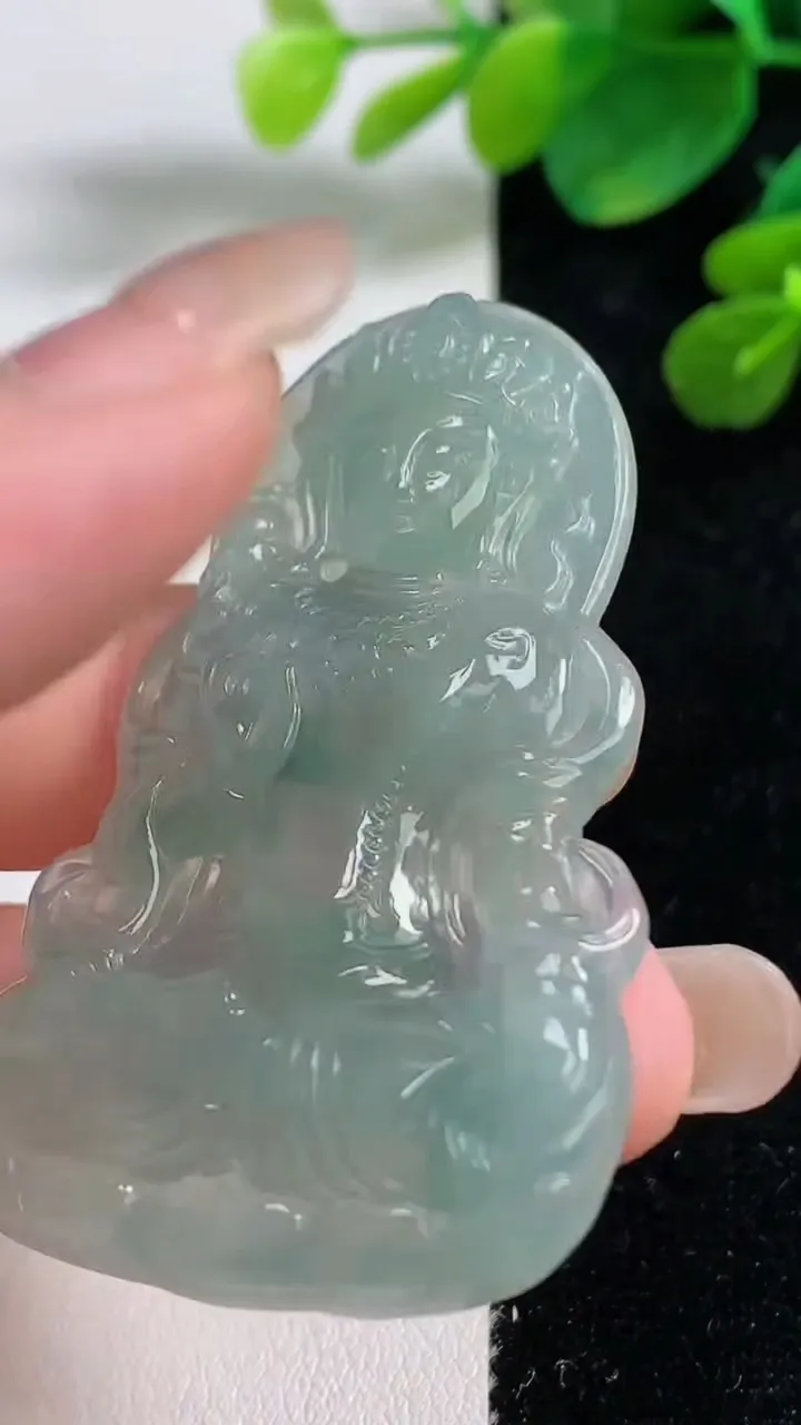 天然A货翡翠冰种飘花大势至观音菩萨吊坠，尺寸55.3-33-4.2，重量:15.29g
9月5日