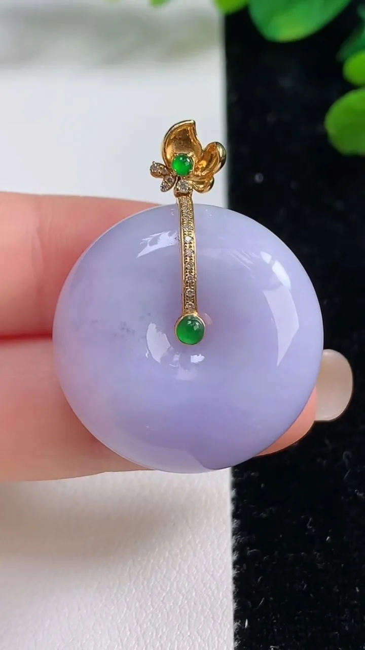 天然A货翡翠18k金紫罗兰平安扣吊坠，尺寸27-12，重量:19.50g
9月5日