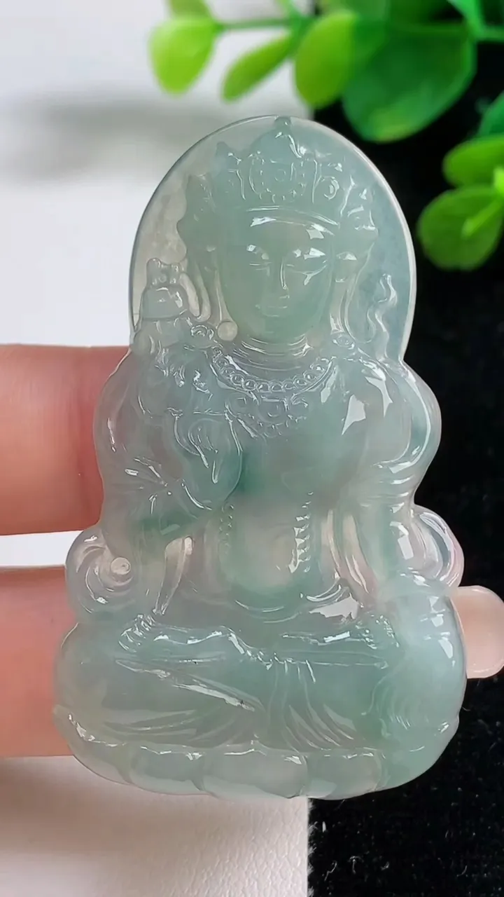 天然A货翡翠冰种飘花大势至观音菩萨吊坠，尺寸55.3-33-4.2，重量:15.29g
9月5日