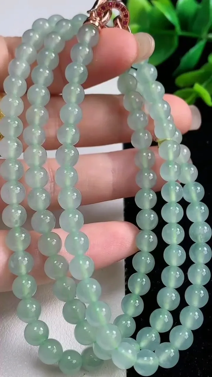 天然A货翡翠圆珠项链，尺寸5.8-108颗，重量:40.89g
9月5日