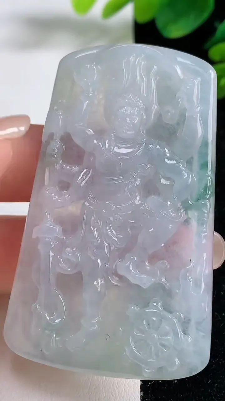 天然A货翡翠冰种飘花不动明王吊坠，尺寸63.7-38.2-5.5，重量:28.77g
9月5日