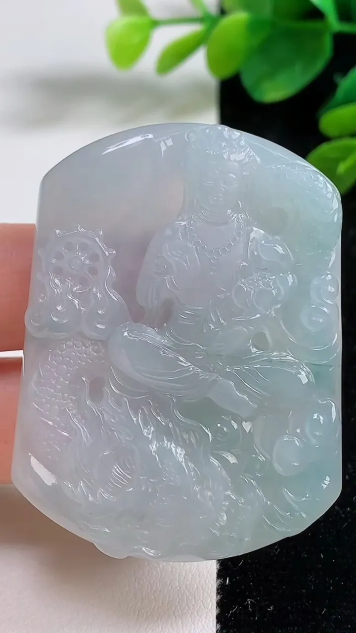 天然A货翡翠冰种飘花祥龙大势至观音菩萨吊坠，尺寸53-40-5.5，重量:28.97g
9月5日