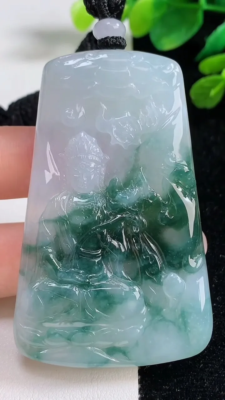 天然A货翡翠冰种飘花大势至观音菩萨吊坠，尺寸67-40.4-4.5，重量:35.47g
9月5日