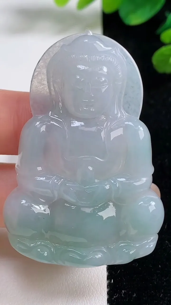 天然A货翡翠冰种飘花正装观音菩萨吊坠，尺寸55-35-5.8，重量:21.11g
9月5日