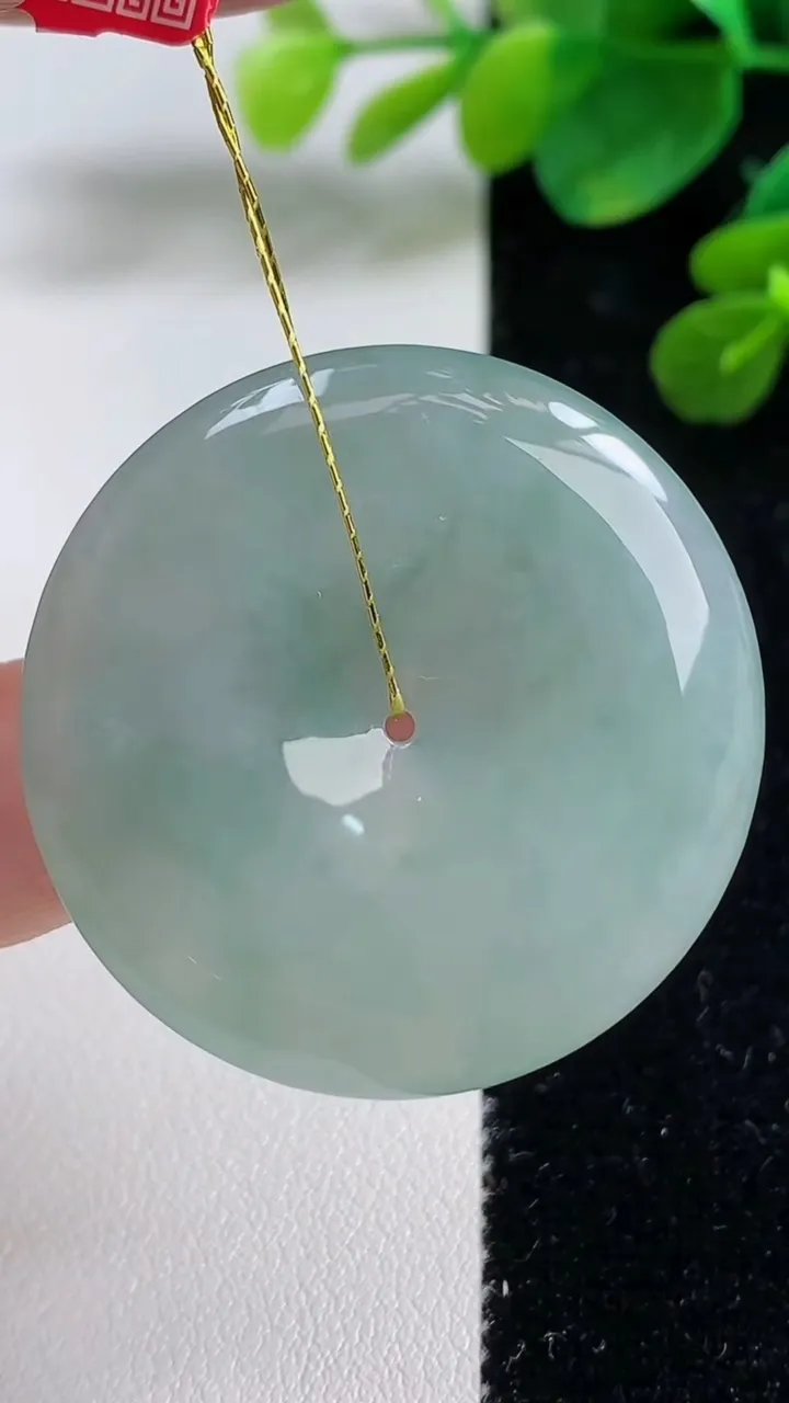 天然A货翡翠平安扣吊坠，尺寸38-5.3，重量:17.67g
9月5日