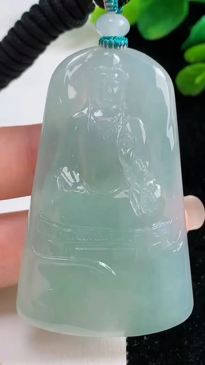 天然A货翡翠观音菩萨吊坠，尺寸61.8-34.4-4.7，重量:26.69g
9月5日