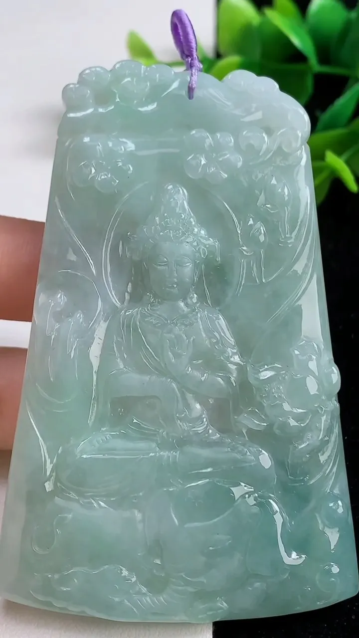 天然A货翡翠普贤菩萨吊坠，尺寸80.7-50.8-5.4，重量:51.46g
9月5日