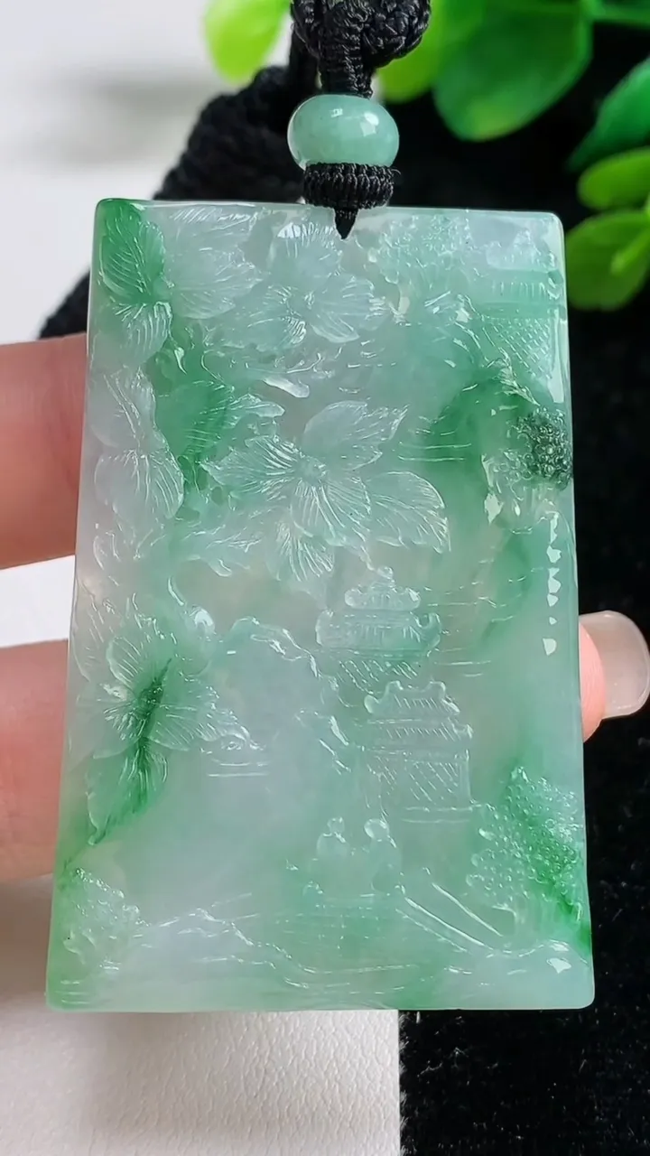 天然A货翡翠山水牌吊坠，尺寸54.2-36-4.5，重量:27.76g
9月5日