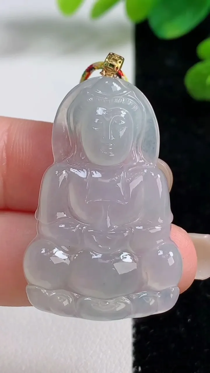 天然A货翡翠种白冰观音菩萨吊坠，尺寸38-25-4，重量:6.65g
9月5日