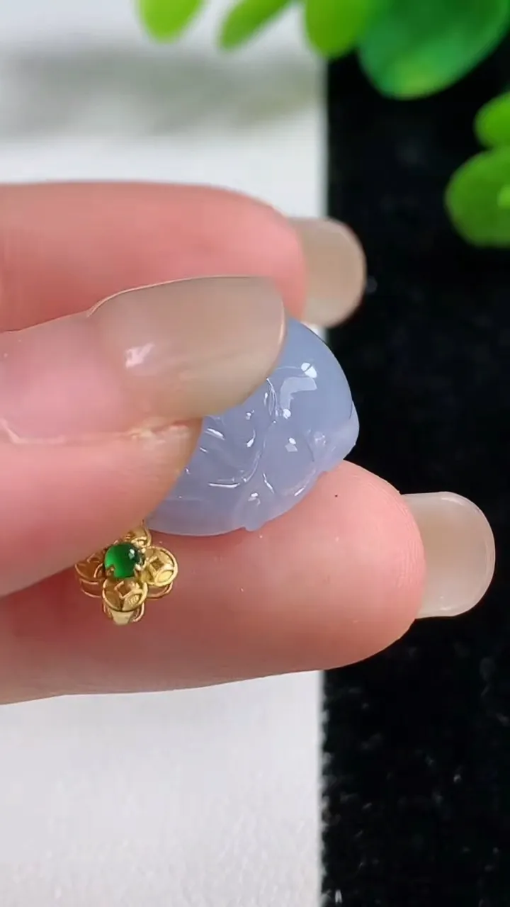 天然A货翡翠18k金紫罗兰貔貅吊坠，尺寸18.8-15.6-8.4，重量:5.01g
9月5日