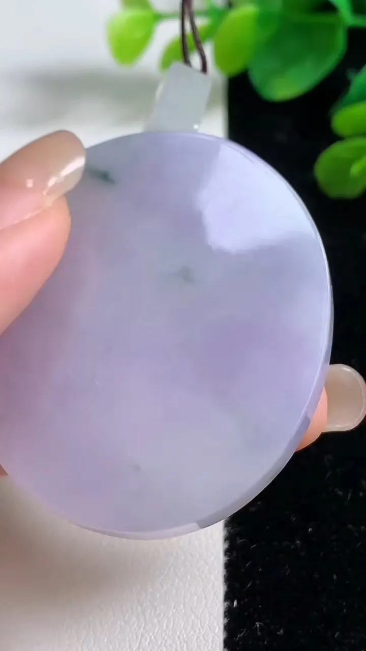 天然A货翡翠紫罗兰飘花无事牌吊坠，尺寸48-42-5.7，重量:32.83g
9月5日