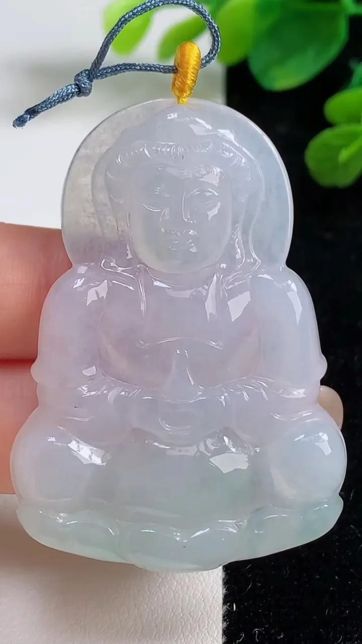 天然A货翡翠观音菩萨吊坠，尺寸53.3-37.2-5，重量:19.34g
9月5日