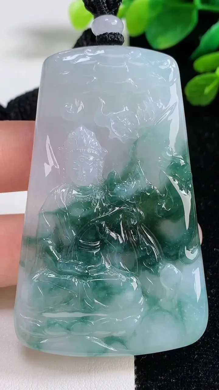 天然A货翡翠冰种飘花大势至观音菩萨吊坠，尺寸67-40.4-4.5，重量:35.47g
9月5日