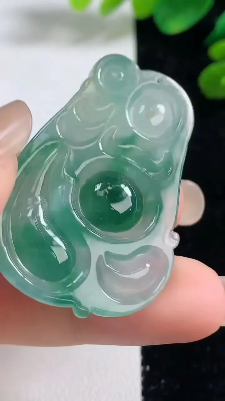 天然A货翡翠冰种飘花布袋佛吊坠，尺寸42.6-30-6.4，重量:14.88g
9月5日