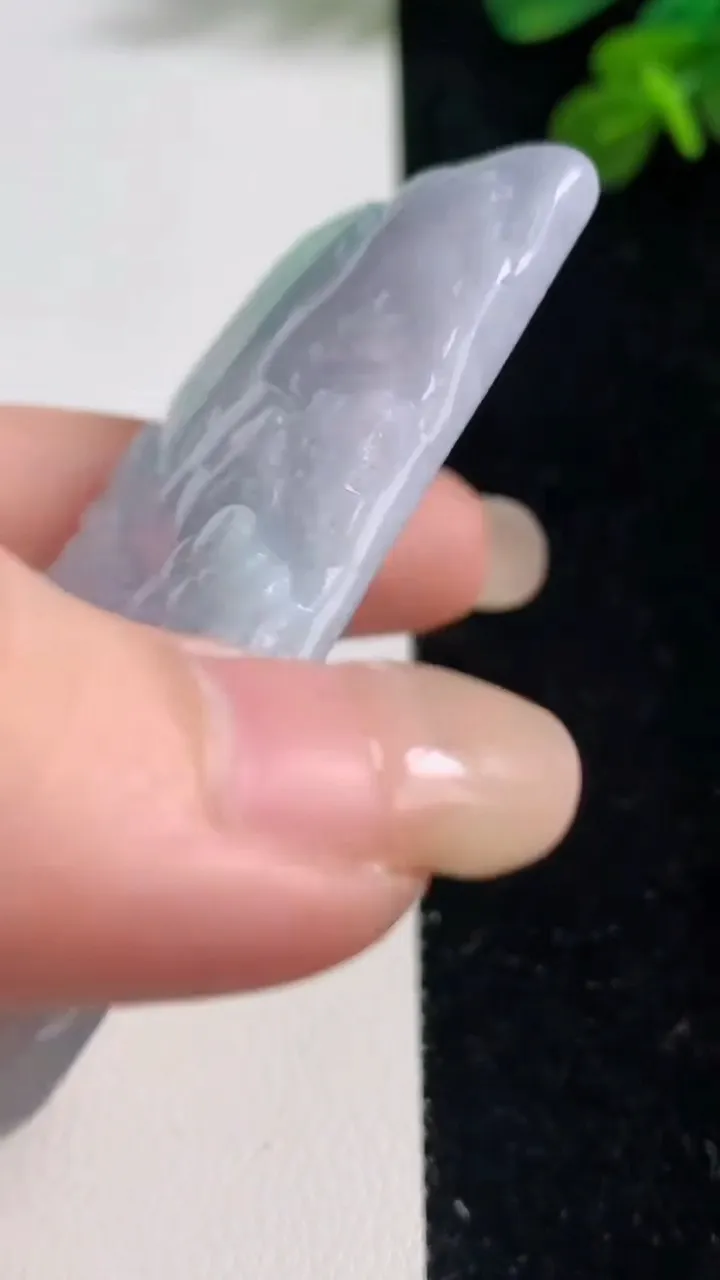 天然A货翡翠山水牌吊坠，尺寸67.4-41.8-6，重量:41.50g
9月6日