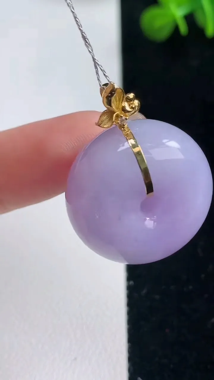 天然A货翡翠18k金紫罗兰平安扣吊坠，尺寸22.8-11.8，重量:13.81g
9月6日