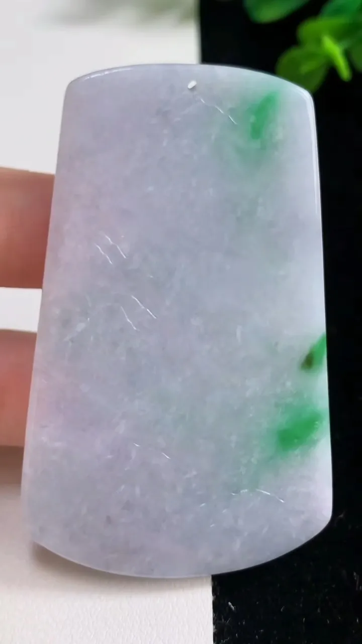 天然A货翡翠山水牌吊坠，尺寸67.4-41.8-6，重量:41.50g
9月6日