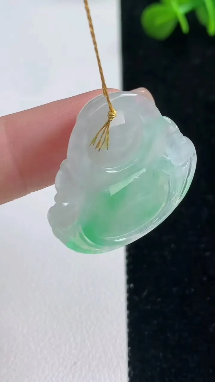 天然A货翡翠佛公吊坠，尺寸25.5-27.6-5.5，重量:6.35g
9月6日