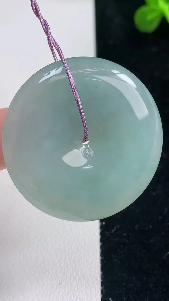 天然A货翡翠平安扣吊坠，尺寸36.5-6，重量:17.35g
9月6日