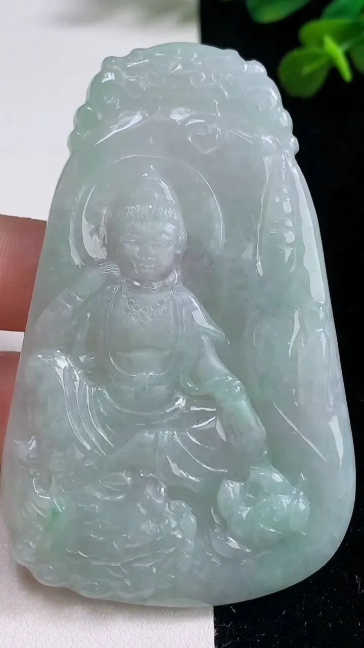天然A货翡翠文殊菩萨吊坠，尺寸75.5-47-4.2，重量:37.78g
9月6日