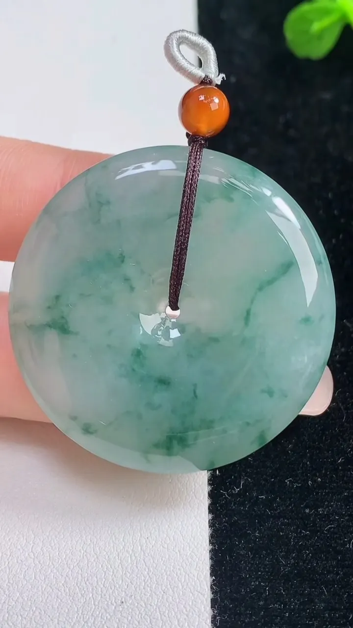 天然A货翡翠冰种飘花平安扣吊坠，尺寸40.5-5.7，重量:21.83g
9月6日