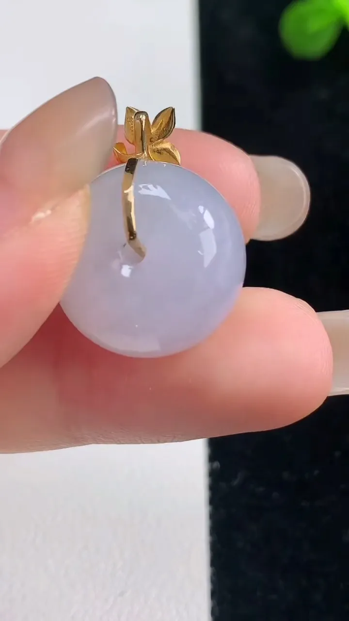 天然A货翡翠种白冰路路通吊坠，尺寸17-11.7，重量:7.34g
9月6日