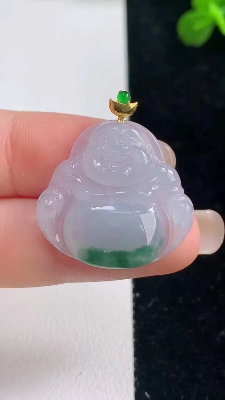 天然A货翡翠种飘花佛公吊坠，尺寸23.7-25.4-4.7，重量:4.59g
9月6日
