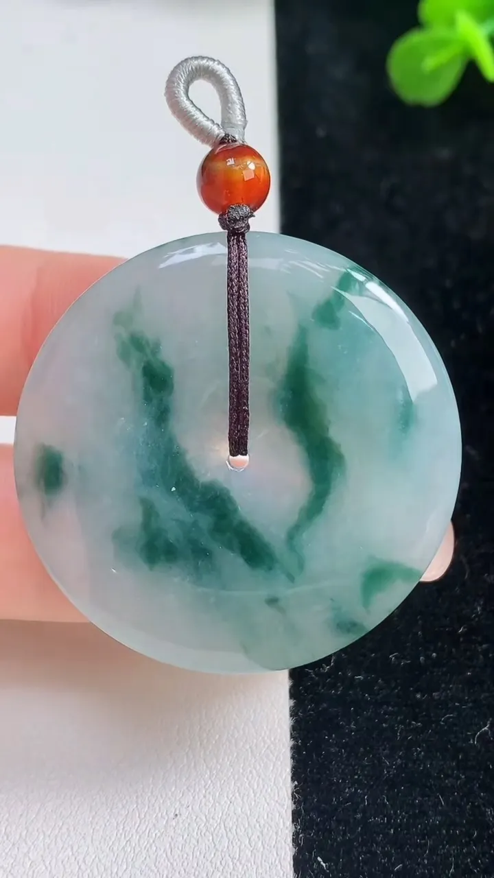 天然A货翡翠冰种飘花平安扣吊坠，尺寸38.8-5，重量:17.05g
9月6日