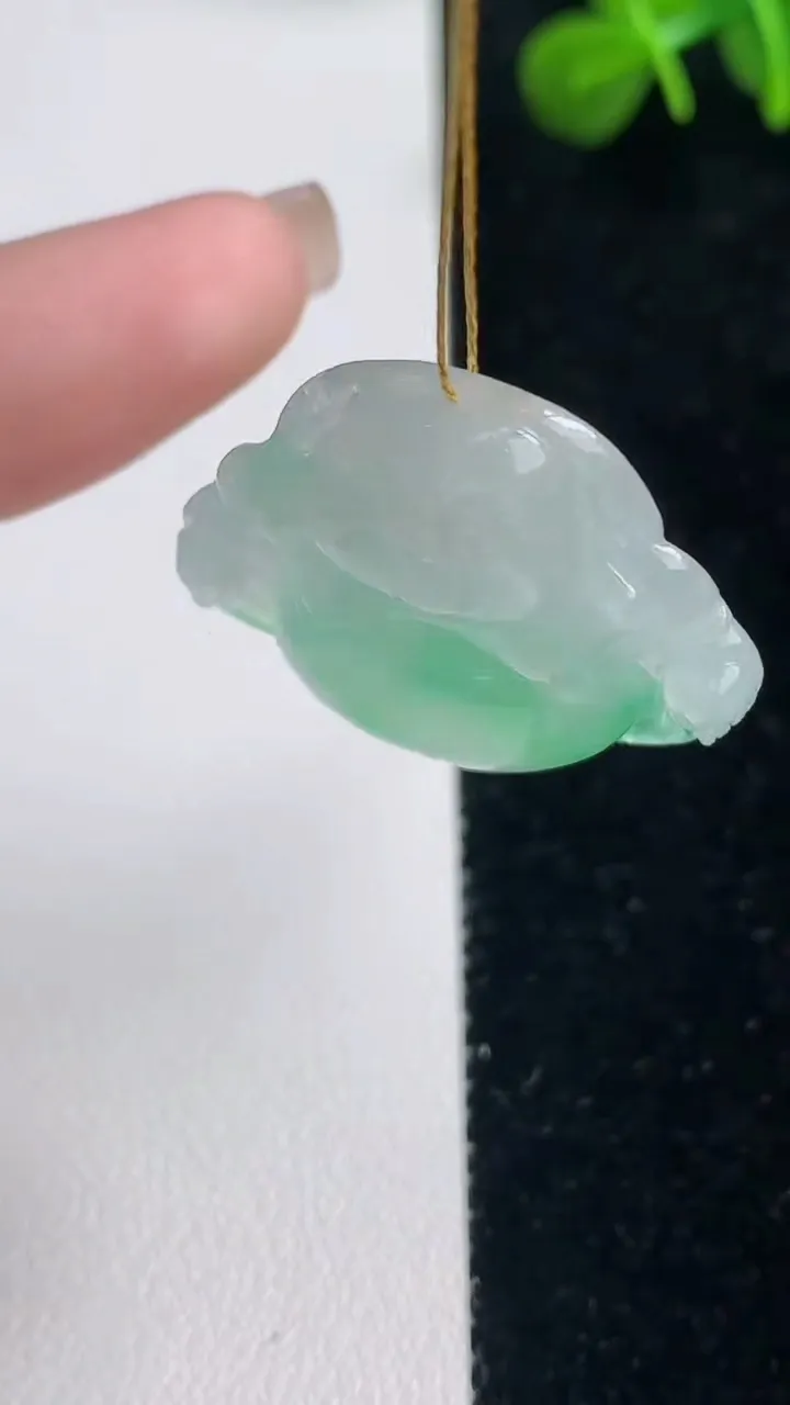 天然A货翡翠佛公吊坠，尺寸25.5-27.6-5.5，重量:6.35g
9月6日
