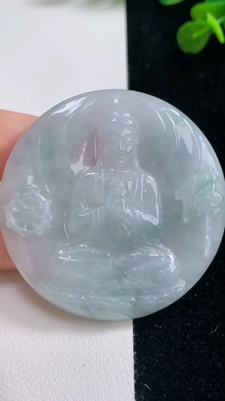 天然A货翡翠飘花大日如来吊坠，尺寸 51.2-5.7，重:28.21g
9月6日