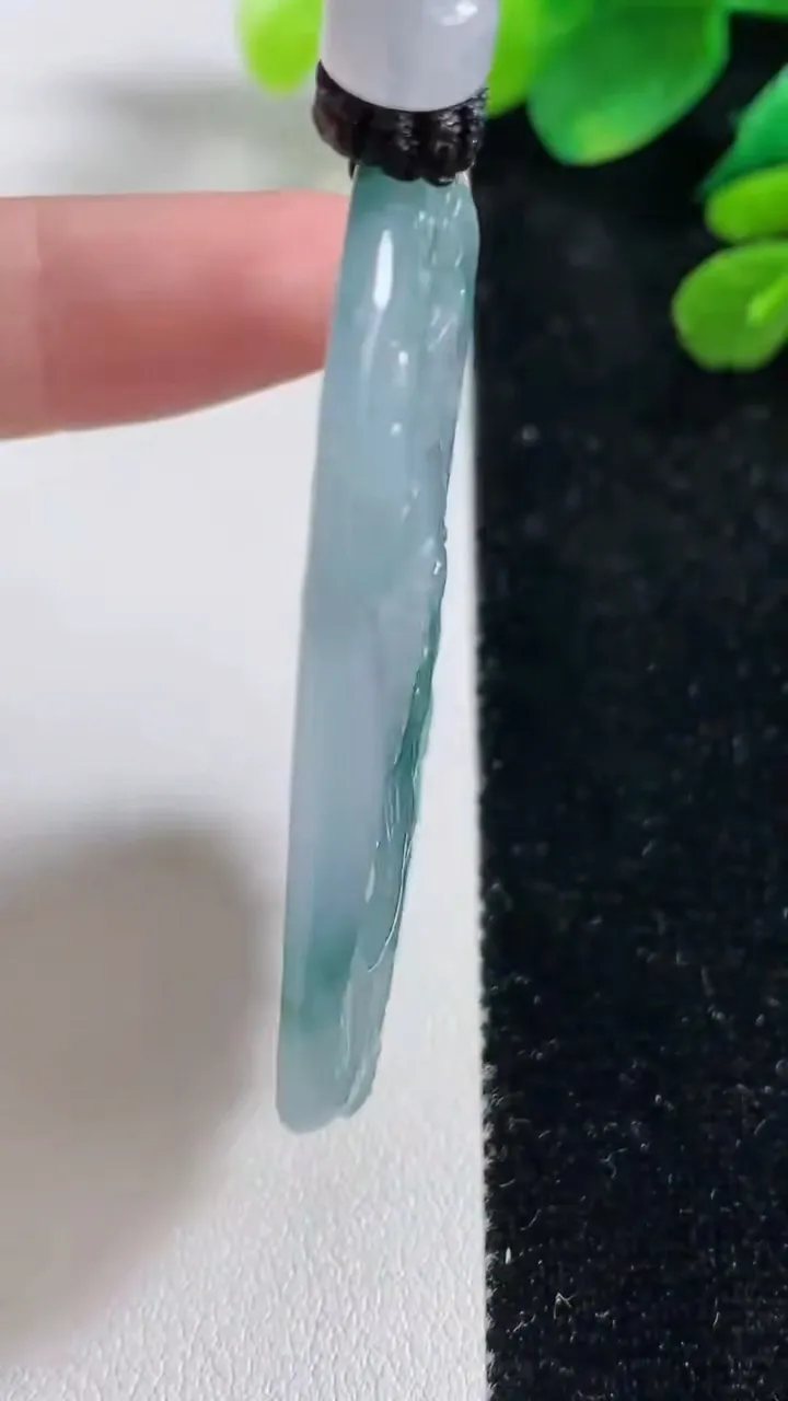 天然A货翡翠种飘花虚空藏观音菩萨吊坠，尺寸58.6-39.8-4.8，重量:32.93g
9月6日