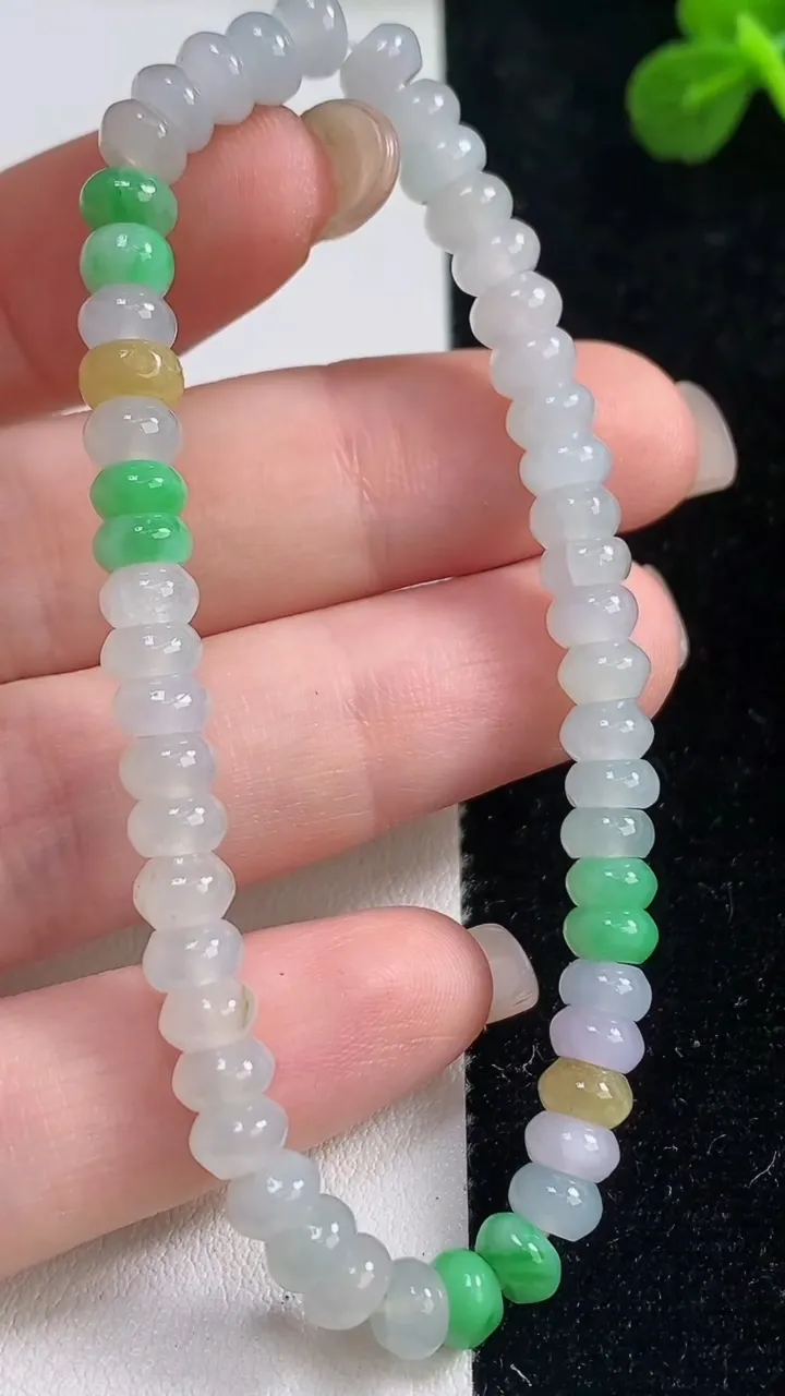 天然A货翡翠种三彩算盘珠手串，尺寸5.5-3，重:10.49g9月6日
工厂直销收藏佳品,种好水足，色泽均匀，有种有色，上手高大气！