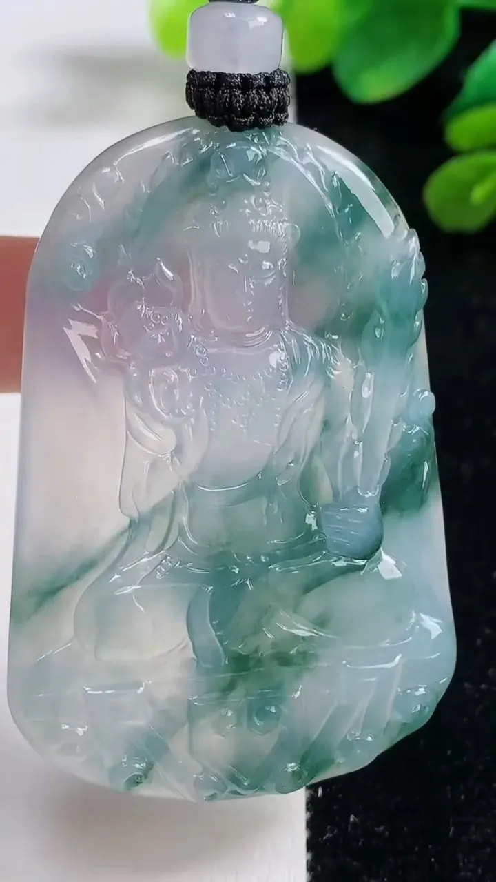 天然A货翡翠种飘花虚空藏观音菩萨吊坠，尺寸58.6-39.8-4.8，重量:32.93g
9月6日
