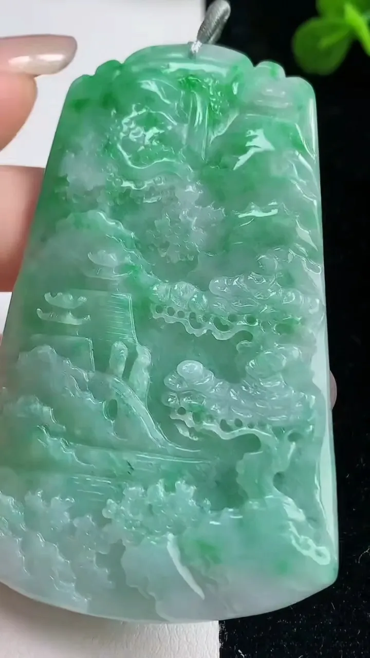 天然A货翡翠山水牌吊坠，尺寸70-43.4-4.5，重量:31.20g
9月6日