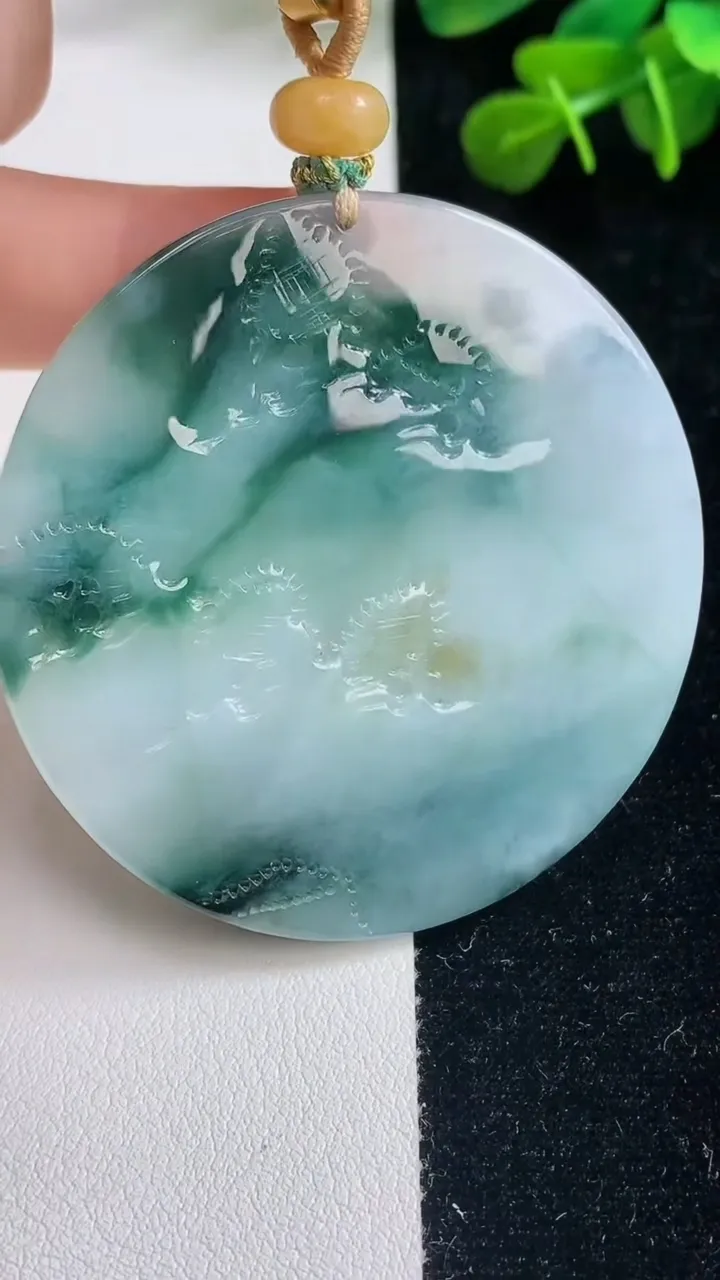 天然A货翡翠牌吊坠，尺寸54-5.7，重量:43.17g
9月6日