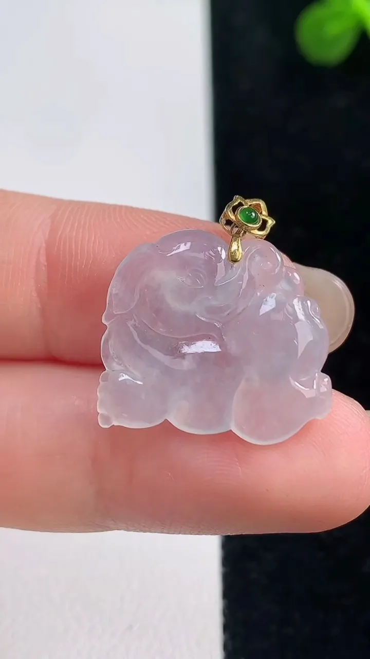 天然A货翡翠种白冰小象吊坠，尺寸16-19.8-3，重量:2.30g
9月6日