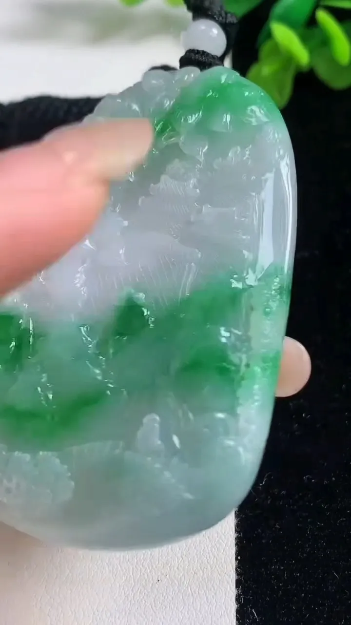 天然A货翡翠山水牌吊坠，尺寸68.8-41.6-5.5，重量:43.25g
9月6日