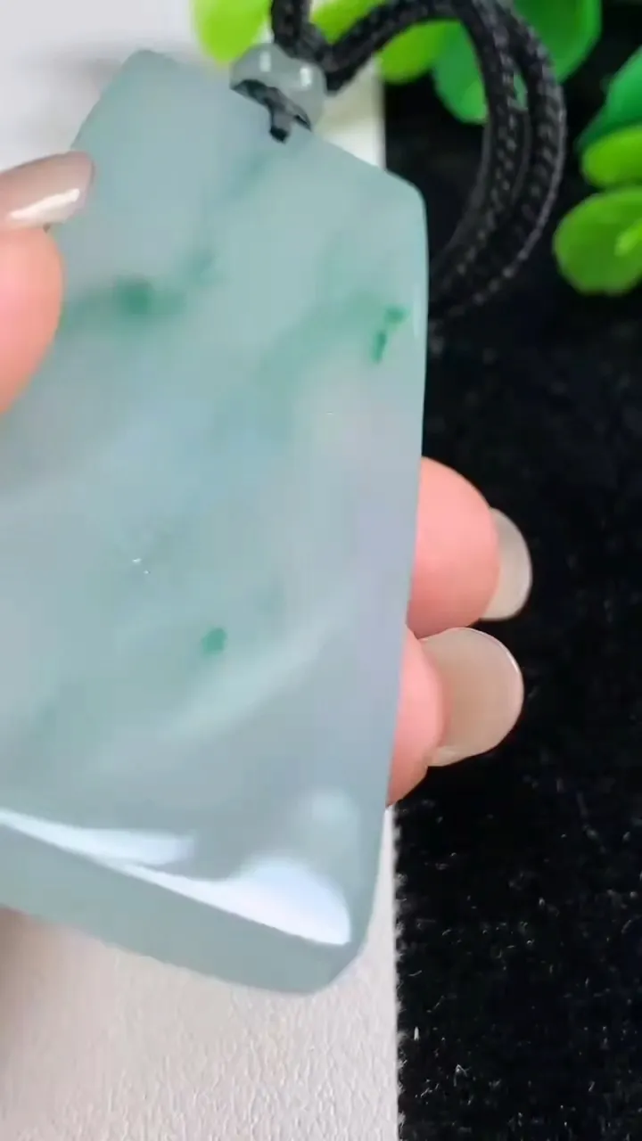 天然A货翡翠种飘花观音菩萨吊坠，尺寸64-29.4-7.2，重量:42.74g
9月6日