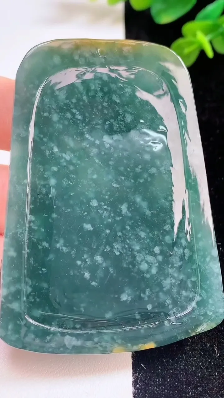 天然A货翡翠蓝水双彩山水观音菩萨吊坠，尺寸69-50-9，重:65.09g
9月6日