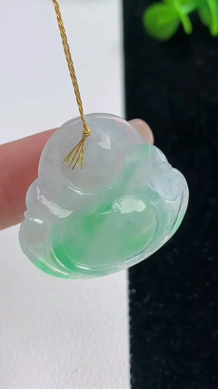 天然A货翡翠佛公吊坠，尺寸25.5-27.6-5.5，重量:6.35g
9月6日