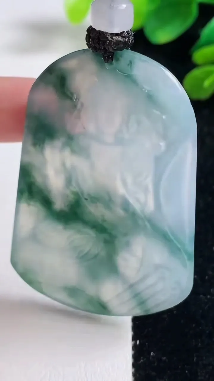 天然A货翡翠种飘花虚空藏观音菩萨吊坠，尺寸58.6-39.8-4.8，重量:32.93g
9月6日